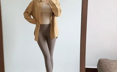 美女被打光屁屁